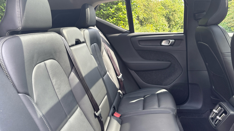 Volvo XC40 2.0 B4P Ultra Dark 5dr Auto Petrol Estate